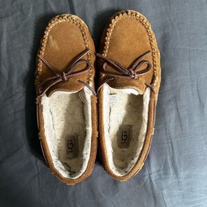 Women’s size 9 Ugg slippers